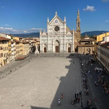 Attico In Piazza Santa Croce アパート フィレンツェ