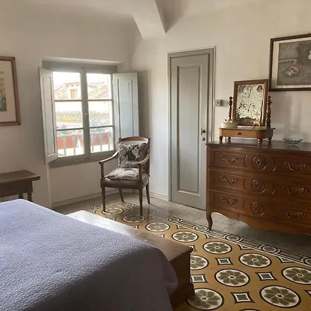 Attico In Piazza Santa Croce アパート フィレンツェ